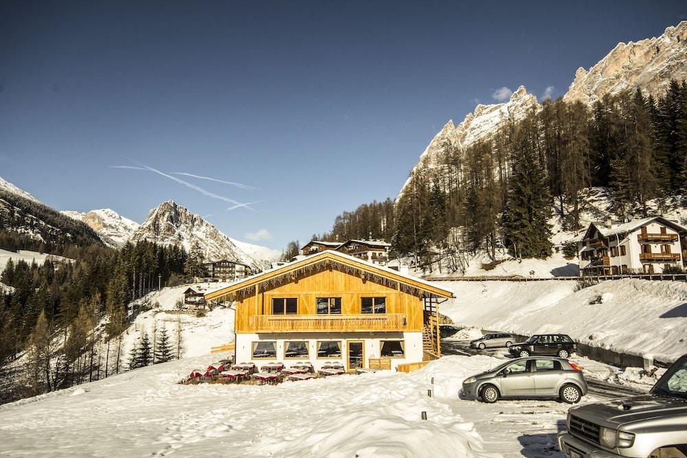 Dolomiti Lodge Alvera Кортина-д'Ампеццо Экстерьер фото